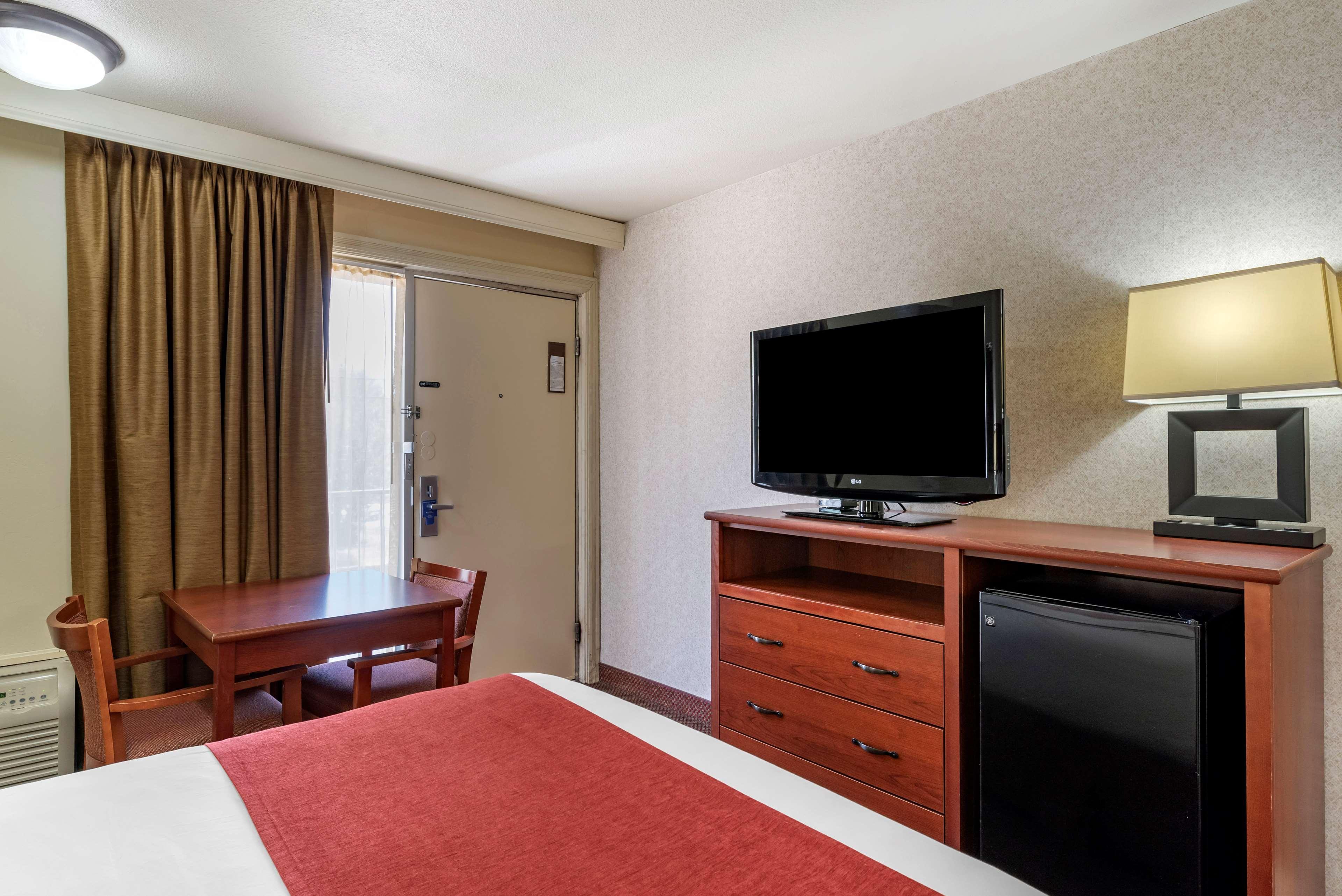 Best Western Sherwood Inn Clarksville Exteriör bild